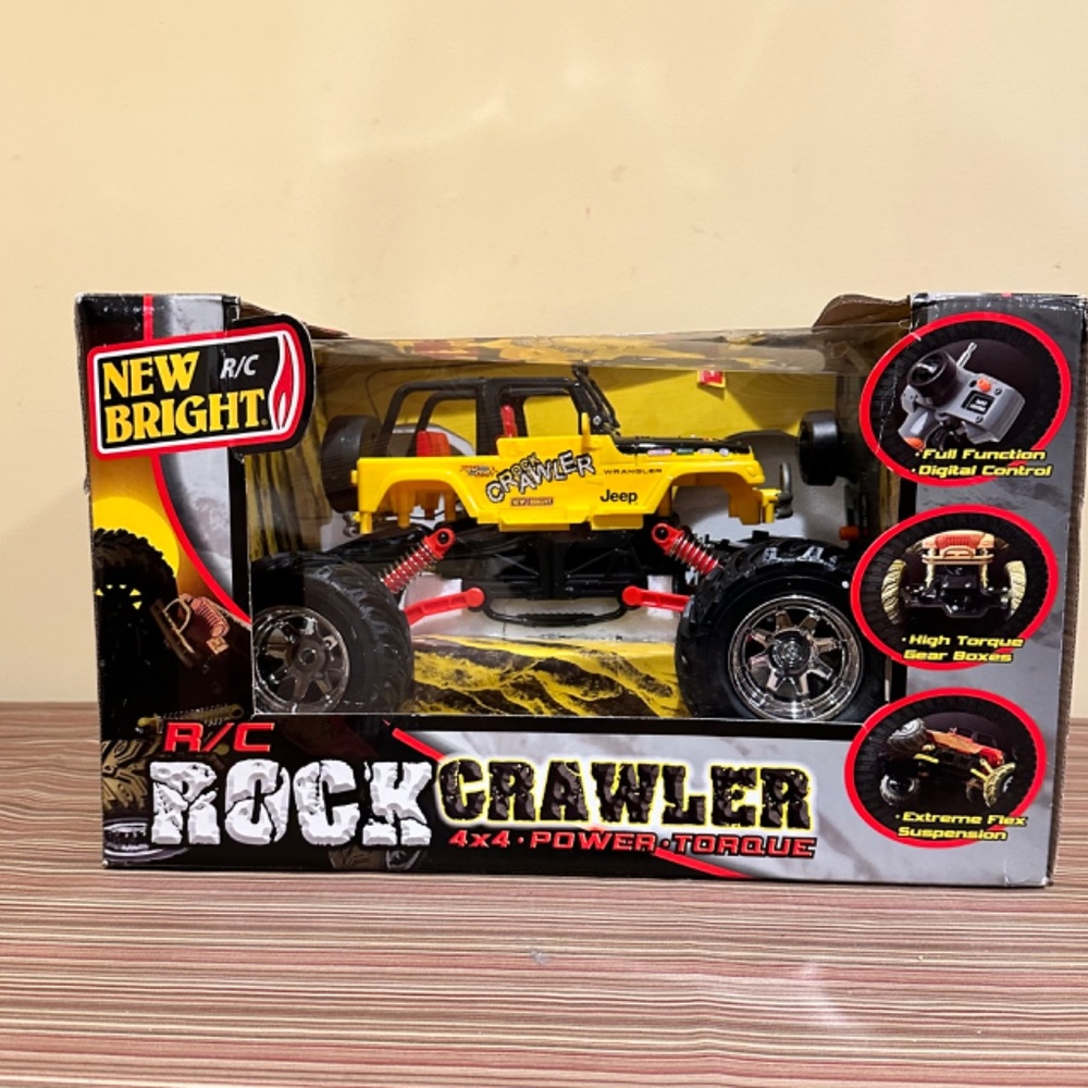 Jeep 4x4 Remote Control Rock Crawler NEW - New Bright R/C vehicle